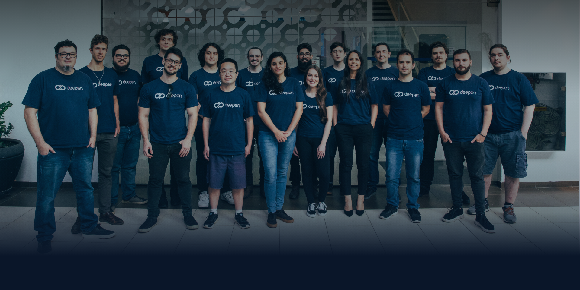 Equipe PalmSoft reunida no escritório